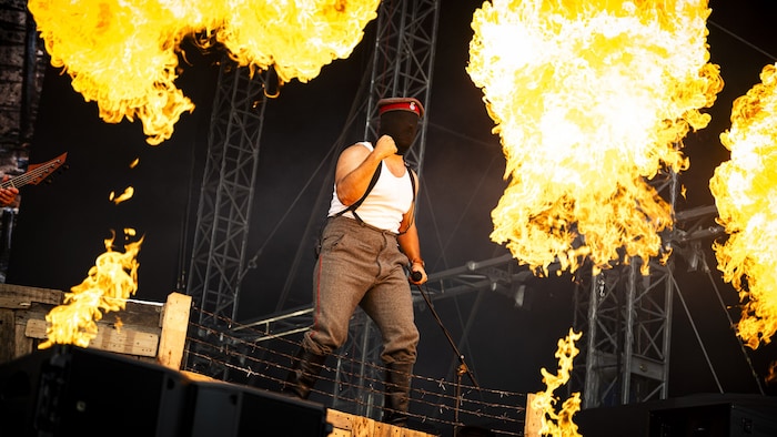 Die Feuerwalze zeigt sich genauso erbarmungslos wie die Band Kanonenfieber. Ist das noch Kunst ...