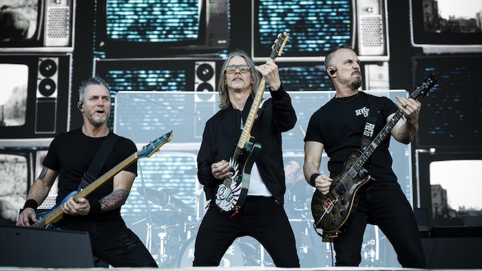 Instrumentalfraktion von Alter Bridge: Myles Kennedy (m.) und seine fidelnden Kollegen gehören ...