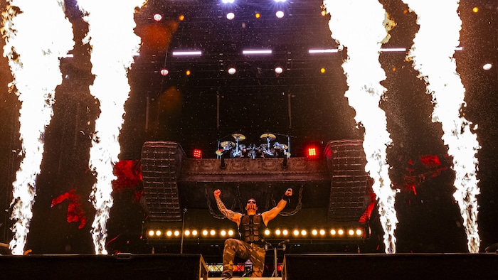 Mehr Feuershow als Konzert. Sabaton zündeten am Ende des dritten Tages ein Feuerwerk, das ...