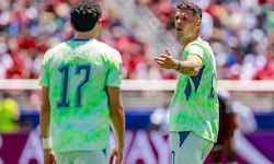 Schweiz-Kapitän Granit Xhaka (rechts) kritisierte nach der Blamage gegen Katar seine Mitspieler.
