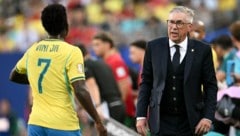 Carlo Ancelotti (re.) war mit dem 1:1 zum Start nicht zufrieden.