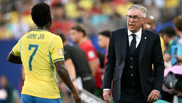 Carlo Ancelotti (re.) war mit dem 1:1 zum Start nicht zufrieden.