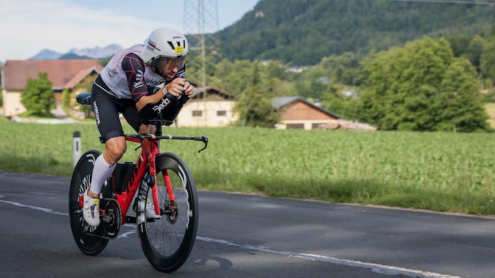 Mattia Ceccarelli führt nach dem Radrennen mit über sechs Minuten auf den Zweiten Florian Angert ...