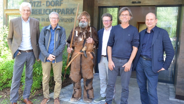Die hochkarätige Wissenschaftsrunde: Walter Leitner, Albert Hafner, Ötzi, Hubert Steiner, ...