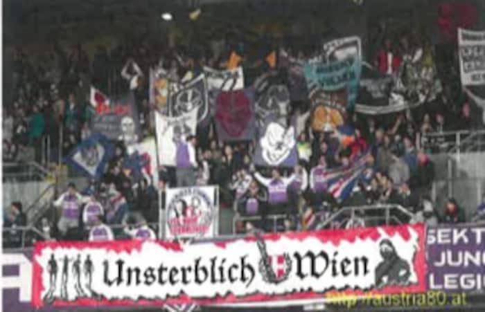So treten die Hooligans bei Fußballspielen auf.