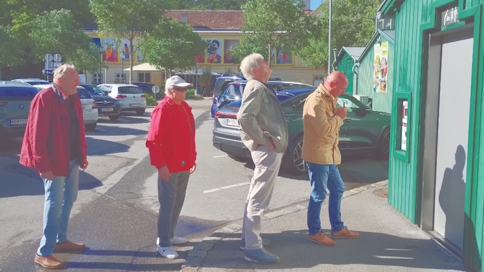 50 Cent einwerfen und dann gehts hinein ins immersaubere Klo.