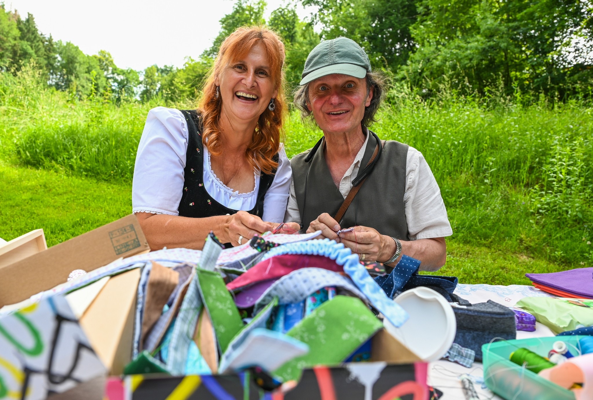 Tracht- und Nadelspielerei: Falten legen und Knöpfe annähen für Näheinsteiger, die Profis haben ...