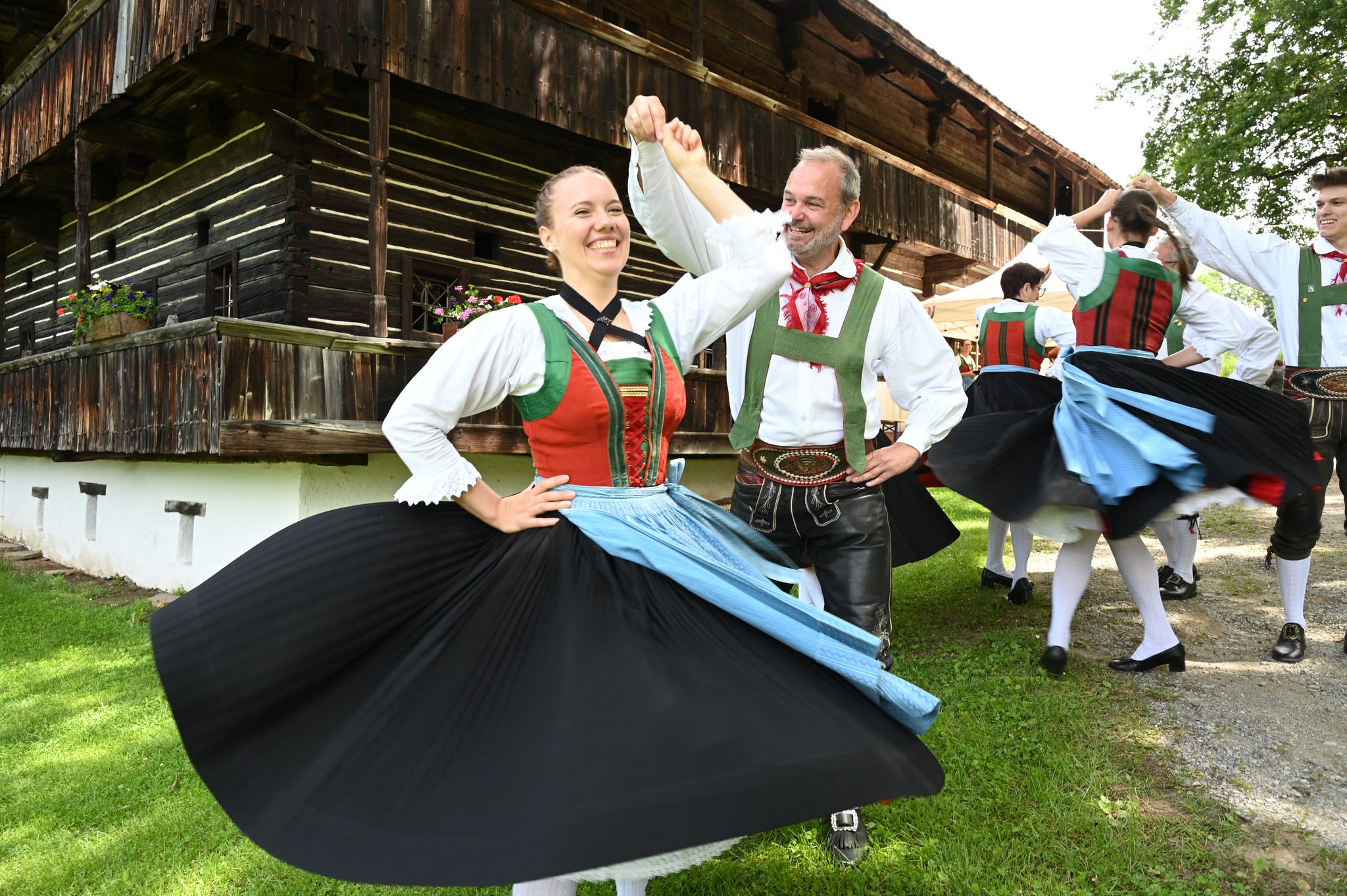 Flotte Drehung und a Juchaza: Die Volkstanzgruppe Lindwurm Klagenfurt.