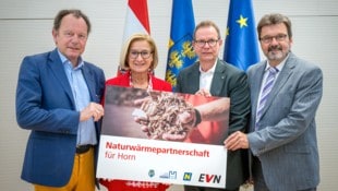 Ökopionier Markus Hoyos, Landeschefin Mikl-Leitner, EVN-Chef Stefan Szyszkowitz und Stadtchef ...