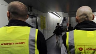 „Fahrkarte bitte“: Kontrolle in U-Bahn-Haltestelle