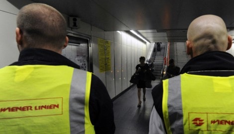 Die Fahrscheinkontrolle in den öffentlichen Verkehrsmitteln übernimmt geschultes Personal.