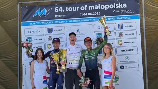 Colin Stüssi (M.) triumphierte bei der Tour of Malopolska.
