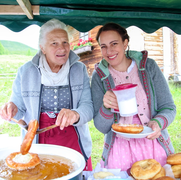 Maria & Maria servierten köstliche Bauernkrapfen.