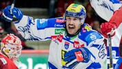 VSV-Fanliebling Nick Hutchison sorgte für drei Derbytore, zieht weiter.