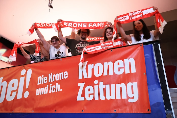 Am Sonntag freute sich „Krone“-Ge- winner Patrick Volz (Mi.) samt Familie über die „Krone“-Loge.