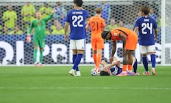 Memphis Depay ging gegen Shogo Taniguchi hart zur Sache.