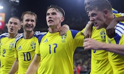 Die Schweden jubeln zum WM-Auftakt.