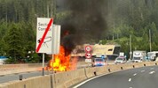 Der Pkw fing kurz nach der Grenze in Flammen auf.