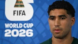 Marokkos Star Achraf Hakimi darf Fragen jetzt auch auf Spanisch gestellt bekommen und diese ...