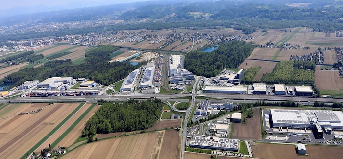 Entlang der A9 ist der Terminal immer weiter gewachsen.