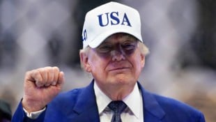 „Alles Gute zu Deinem Geburtstag, Amerika. Du bist zurück“: Statt das Land feiert Trump sich ...