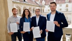 Ziehen an einem Strang: Alexander Melinz (KPÖ), Sandra Krautwaschl (Grüne), Hannes Schwarz (SPÖ) ...