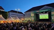 Das Public Viewing in Klagenfurt ist immer voll. Am Mittwoch geht es um 6 Uhr früh mit ...