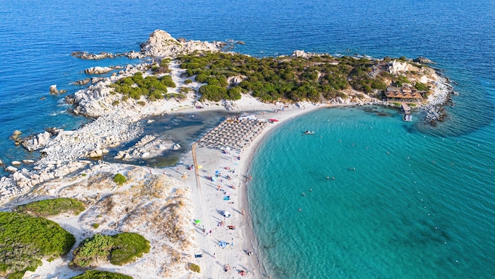Die Behörden greifen am Strand Punta Molentis auf Sardinien beim Naturschutz durch.