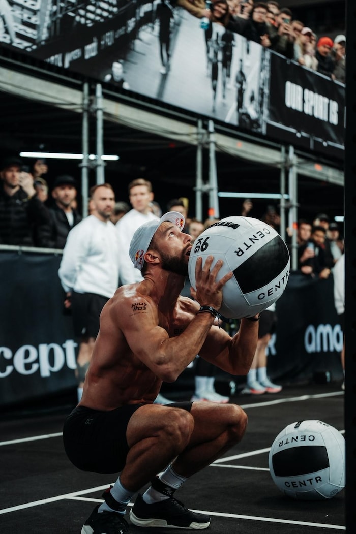 Die letzte und zugleich schwierigste Station: 100 Wallballs mit einem 9 Kilogramm schweren ...