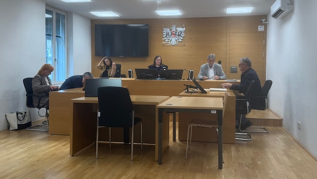 Der Platz des Bürgermeisters blieb bei Prozess in Kärnten leer – „ganz kurzfristig erkrankt“, ...