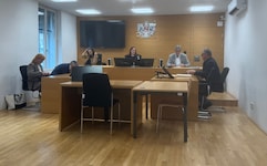Der Platz des Bürgermeisters blieb bei Prozess in Kärnten leer – „ganz kurzfristig erkrankt“, ...