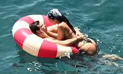 Dua Lipa und Callum Turner baden im Honeymoon im Liebesglück.