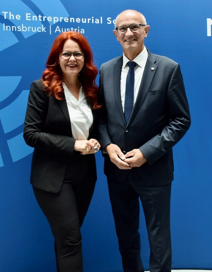 Geht es nach Tirols Gesundheitslandesrätin Hagele (li.), sollen Bund und SV mehr beitragen. LH ...