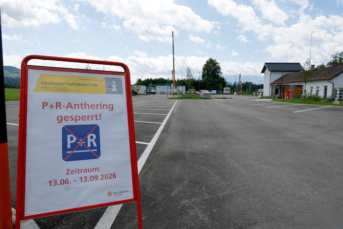 Der große P&R-Parkplatz in Anthering ist für drei Monate gesperrt. Auch jener in Bergheim bleibt ...