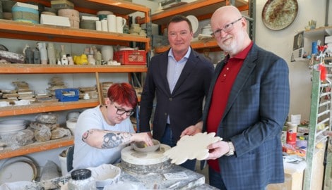 Werkstattbesuch in Gmunden: Kevin Scott (re.), Markus Friesacher