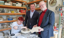 Werkstattbesuch in Gmunden: Kevin Scott (re.), Markus Friesacher