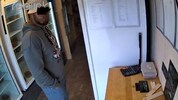 Der Langfinger trug weißen Fischerhut und ein grünes Sackerl