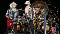 Elwood Francis, Billy Gibbons und (der nicht üppig bärtige) Frank Beard halten die Legende ZZ ...