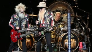 Elwood Francis, Billy Gibbons und (der nicht üppig bärtige) Frank Beard halten die Legende ZZ ...
