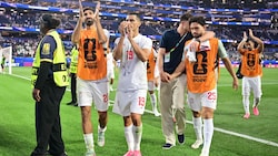 Iran startete mit einem 2:2 gegen Neuseeland in die WM. Nach dem Spiel musste man sofort aus den ...