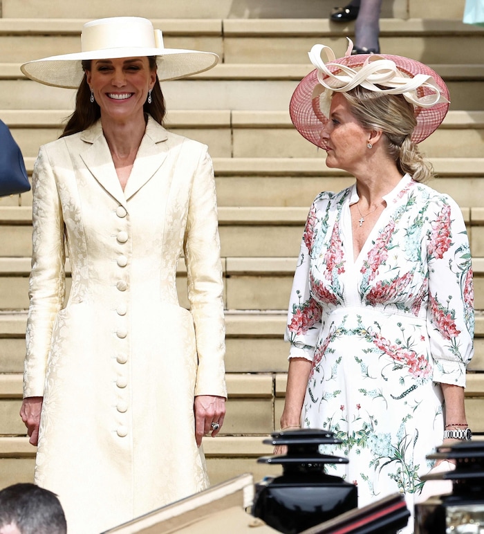 Stilvolles Duo in Windsor: Prinzessin Kate und Herzogin Sophie verlassen die St. George’s ...