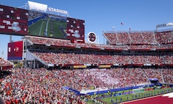 Das Logo von „Levi’s“ musste im Stadion von San Francisco aufgrund von FIFA-Regularien abgedeckt ...