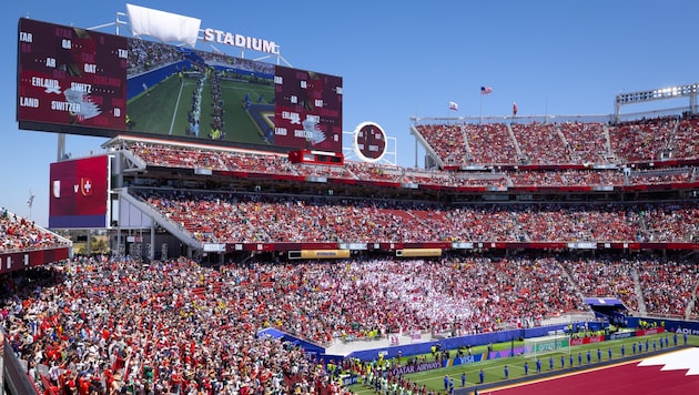 Das Logo von „Levi’s“ musste im Stadion von San Francisco aufgrund von FIFA-Regularien abgedeckt ...