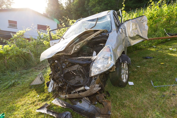 Schwer demoliert: das Unfallwrack.