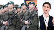 General Douglas Hoyos geht im Wehrdienst-Streit jetzt mit dem pinken Modell für „Willige beim ...