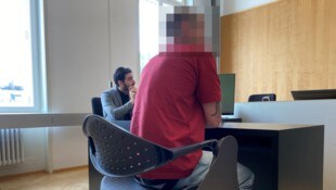 Der Angeklagte verstrickte sich nicht nur bei der Polizei in Lügen. Weitere frei erfundene ...