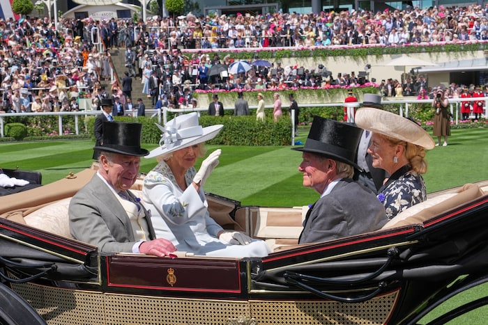 König Charles und Königin Camilla führten die Parade an.