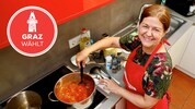 Doris Kampus kocht Erdäpfelgulasch.