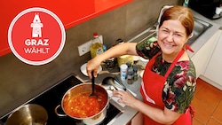 Doris Kampus kocht Erdäpfelgulasch.