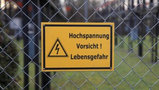 Bauarbeiten bei einer Schule haben zu schweren Schäden an einer Stromleitung geführt – mit hohen ...
